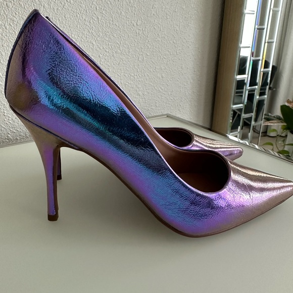 Pumps - Picture 2 of 5